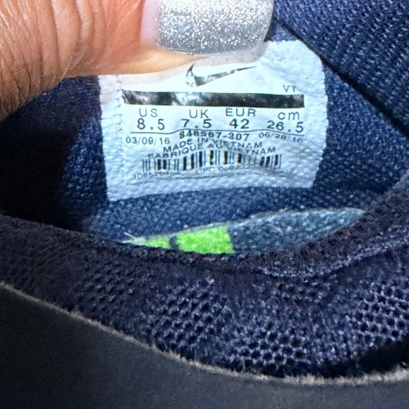 NIKE Seahawks Train Speed Lime Green and Navy Sneakers - M8.5/Euro 42. RARE! 💚💙💚 - Picture 7 of 8